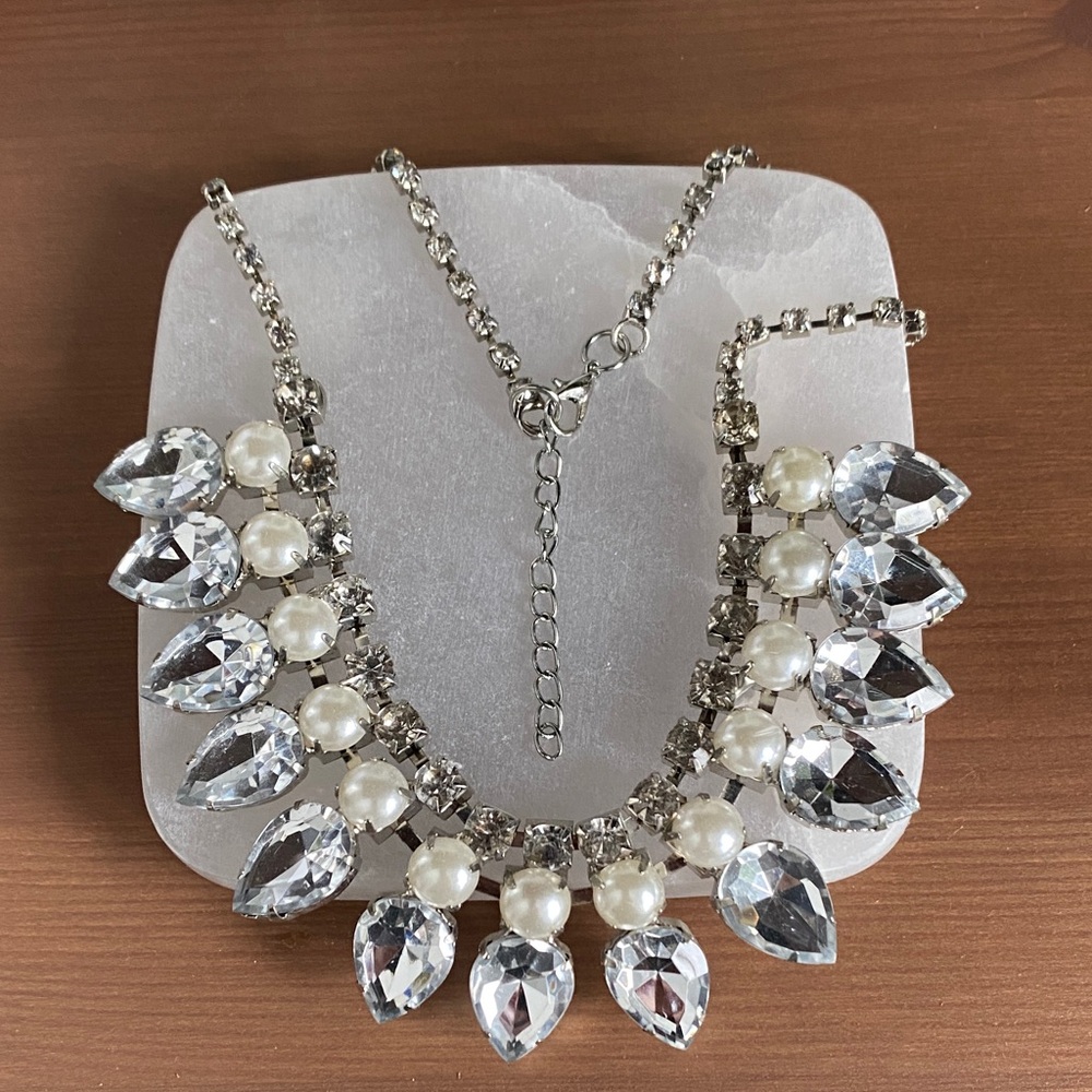 Elegant Silver and Pearl Necklace